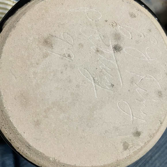 Signed EJ King NC pottery vase. Black and white glossy glaze. 1999. 10” tall. - Picture 6 of 7